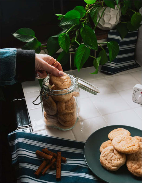 TO DIE FOR: A COOKBOOK OF GRAVESTONE RECIPES - GRANT. ROSIE