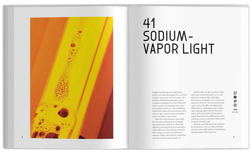 THE UNIVERSE IN 100 COLORS - THRASHER. TYLER; MUDGE. TERRY