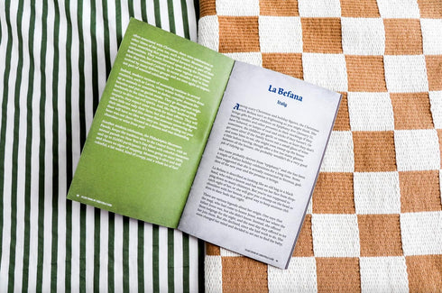 THE SCARY BOOK OF CHRISTMAS LORE: 50 TERRIFYING YULETIDE TALES -TAYBORN. TIM