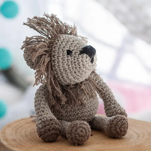 HOOKED AMIGURUMI LION