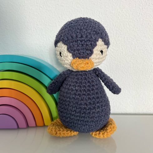 HOOKED AMIGURUMI PENGUIN