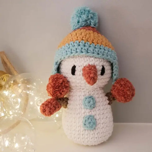 HOOKED AMIGURUMI SNOWMAN