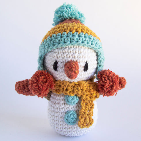 HOOKED AMIGURUMI SNOWMAN