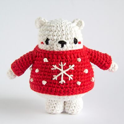 HOOKED AMIGURUMI WINTER BEAR