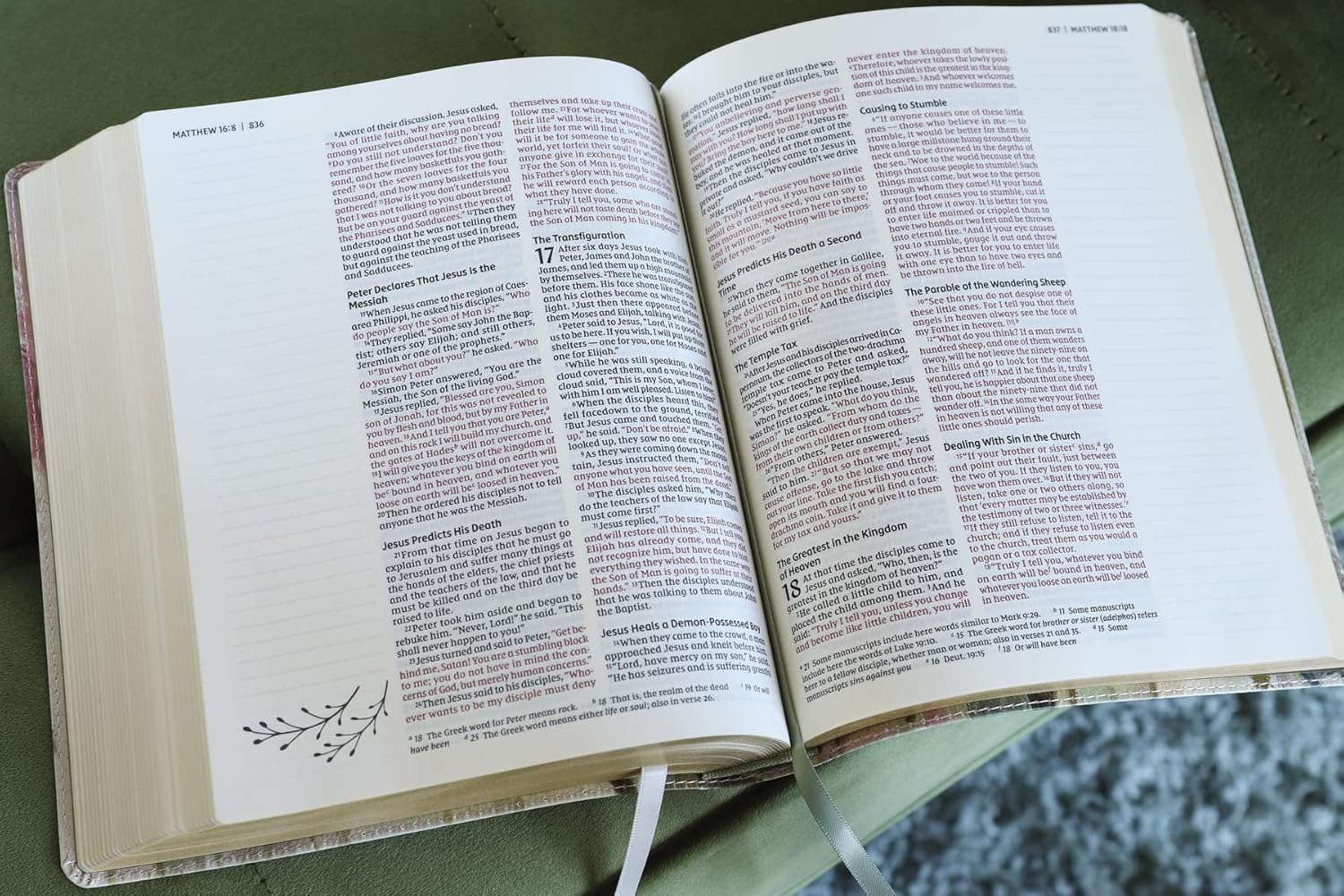 Niv, Artisan Bible, Leathersoft, Multi-Color/Cream, Red Letter, Comfort Print 20 9780310460572_6