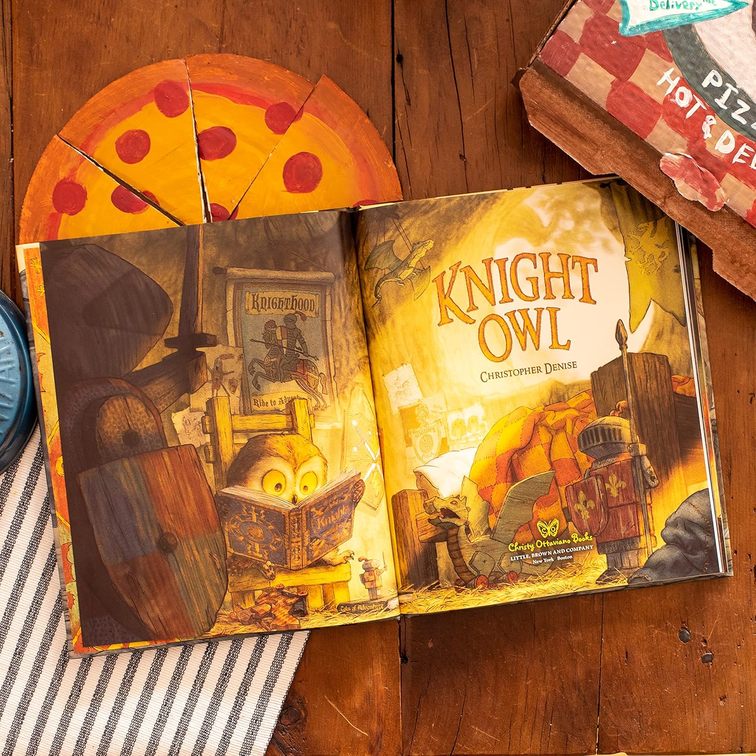 Knight Owl by Denise. Christopher 9780316310628_4