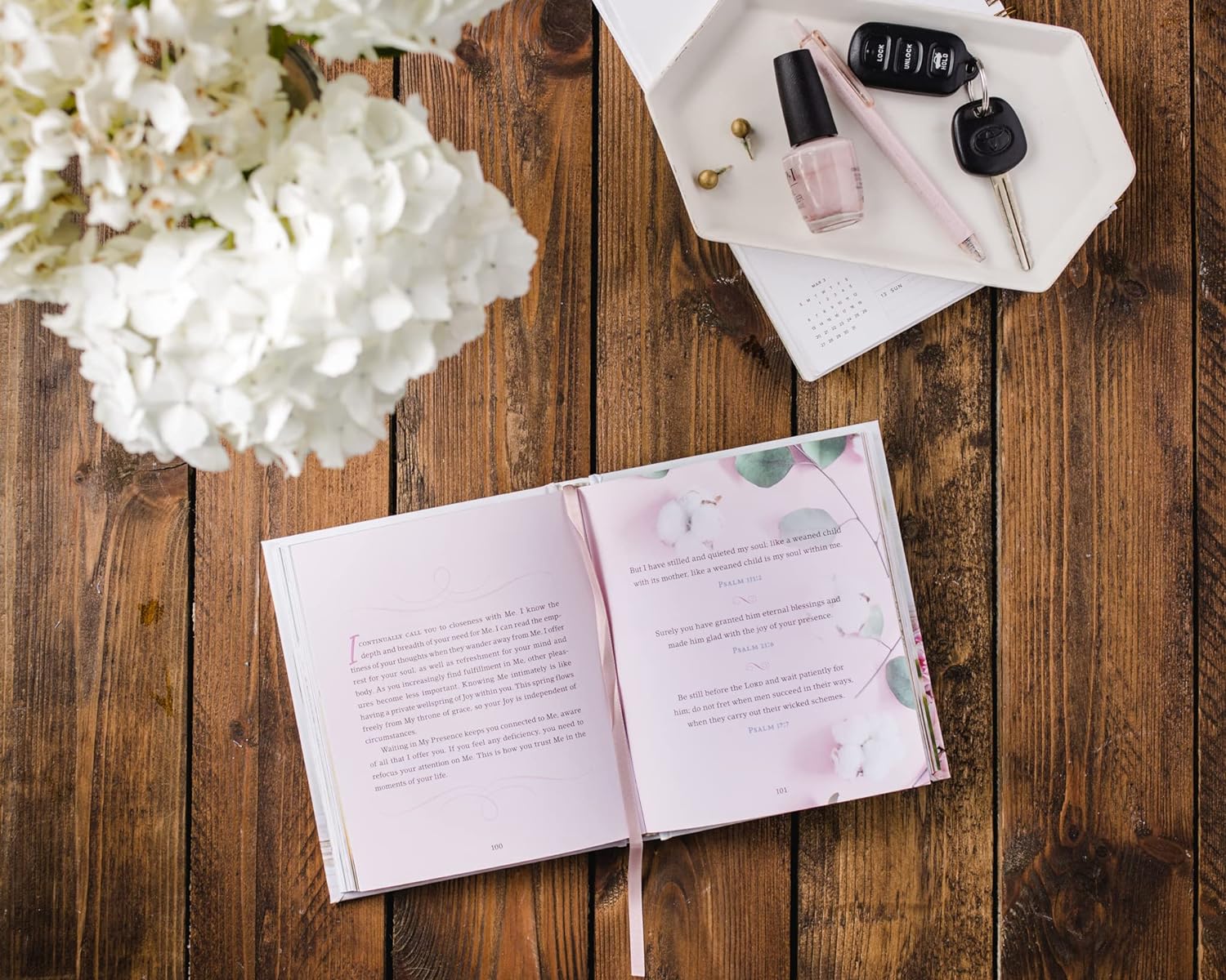 Jesus Calling For Moms, Padded Hardcover, With Full Scriptures: Devotions For St 9781400229369_1