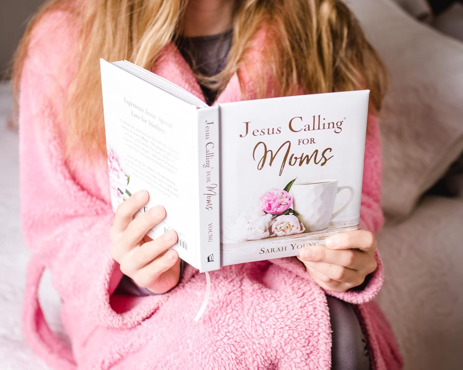 Jesus Calling For Moms, Padded Hardcover, With Full Scriptures: Devotions For St 9781400229369_2