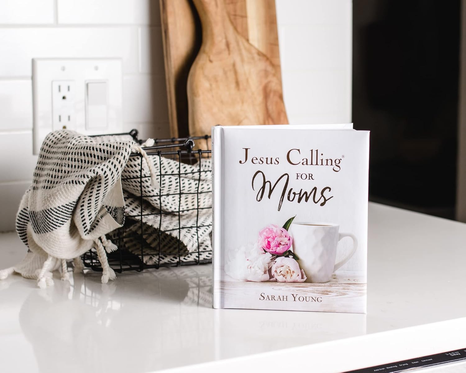 Jesus Calling For Moms, Padded Hardcover, With Full Scriptures: Devotions For St 9781400229369_6