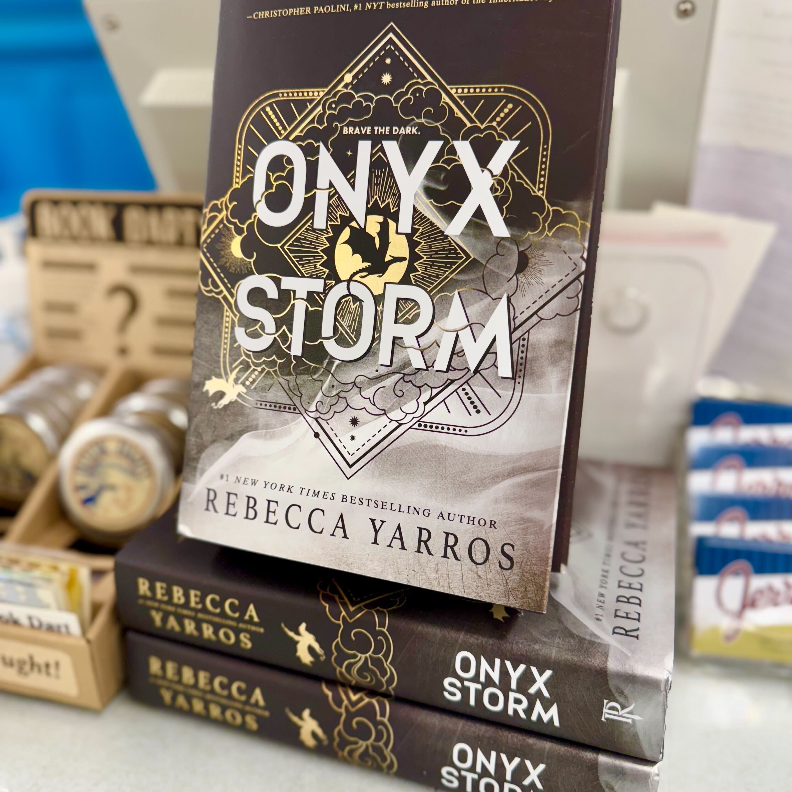 ONYX STORM: EMPYREAN #3 (DELUXE LIMITED ED) - YARROS. REBECCA 9781649374189_1