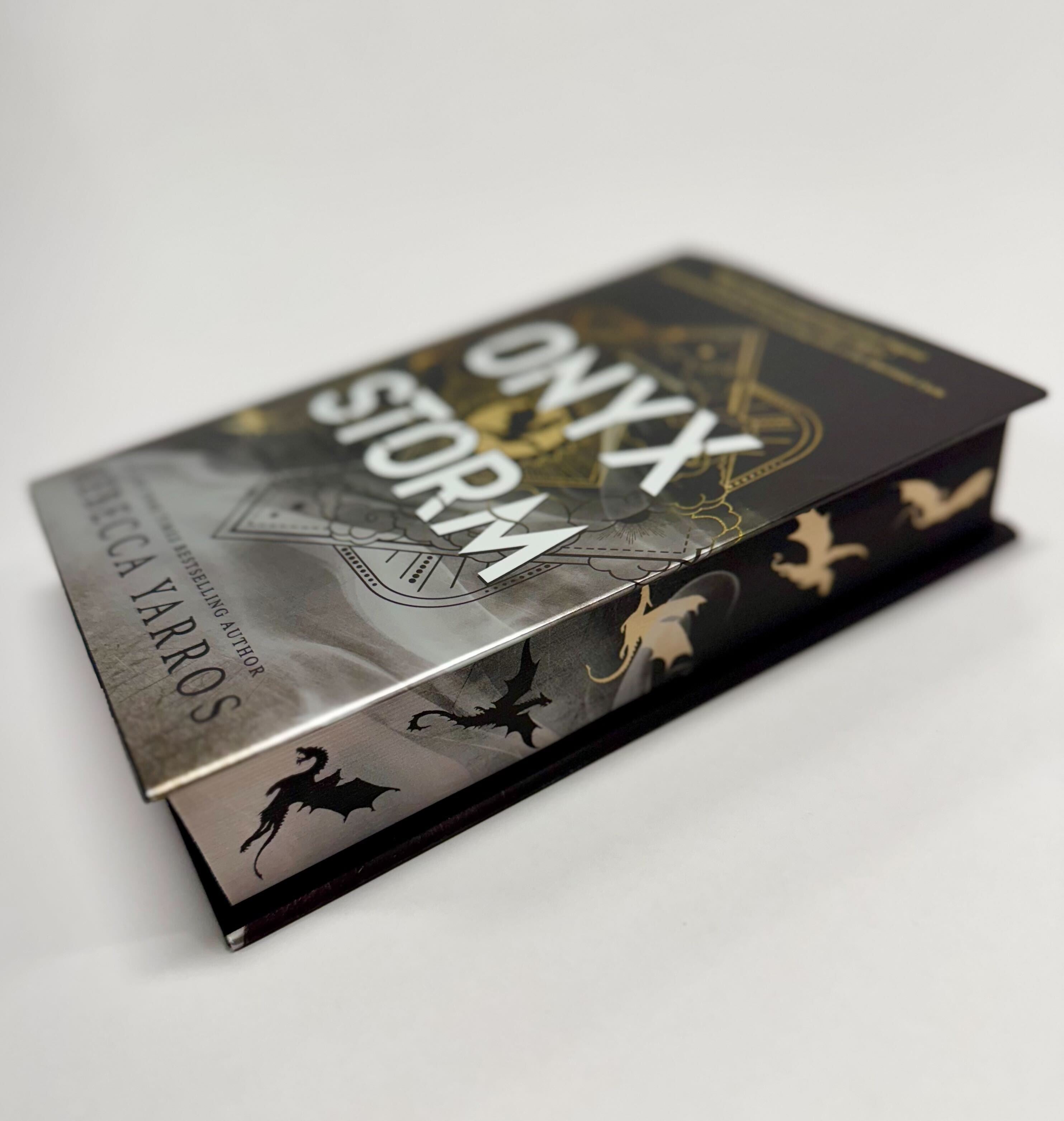 ONYX STORM: EMPYREAN #3 (DELUXE LIMITED ED) - YARROS. REBECCA 9781649374189_2