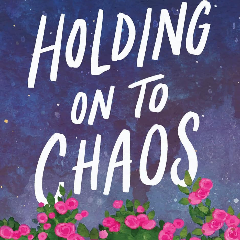 HOLDING ONTO CHAOS (BLUE MOON #5) - SCORE. LUCY 9781728295268