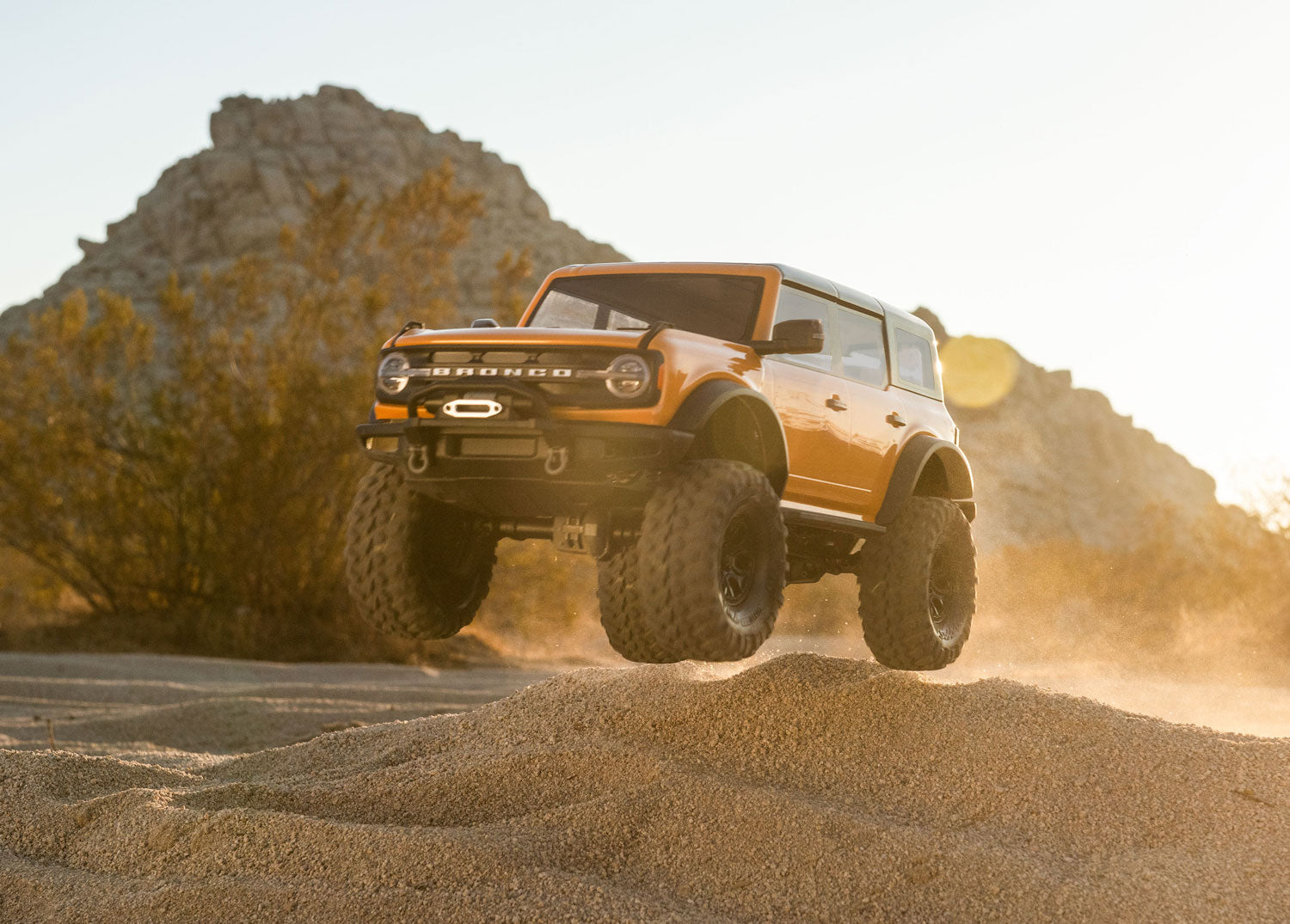 Traxxas TRX-4 2021 Ford Bronco Crawler RC Vehicle (1/10) - Orange (92076-4-Orng) CW-10613_15