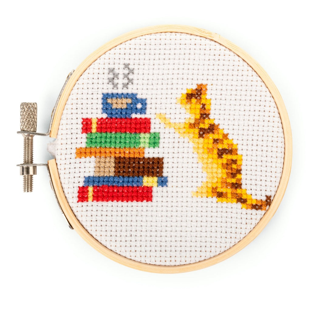 Cross Stitch Kit Cat Books MW-21986