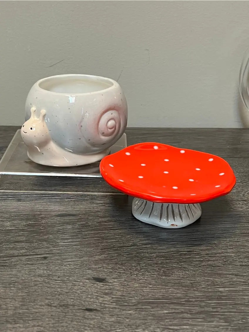 Snail Mushroom Planter MW-22115_a4c80fc9-59f4-4798-a111-adf0cd5da229